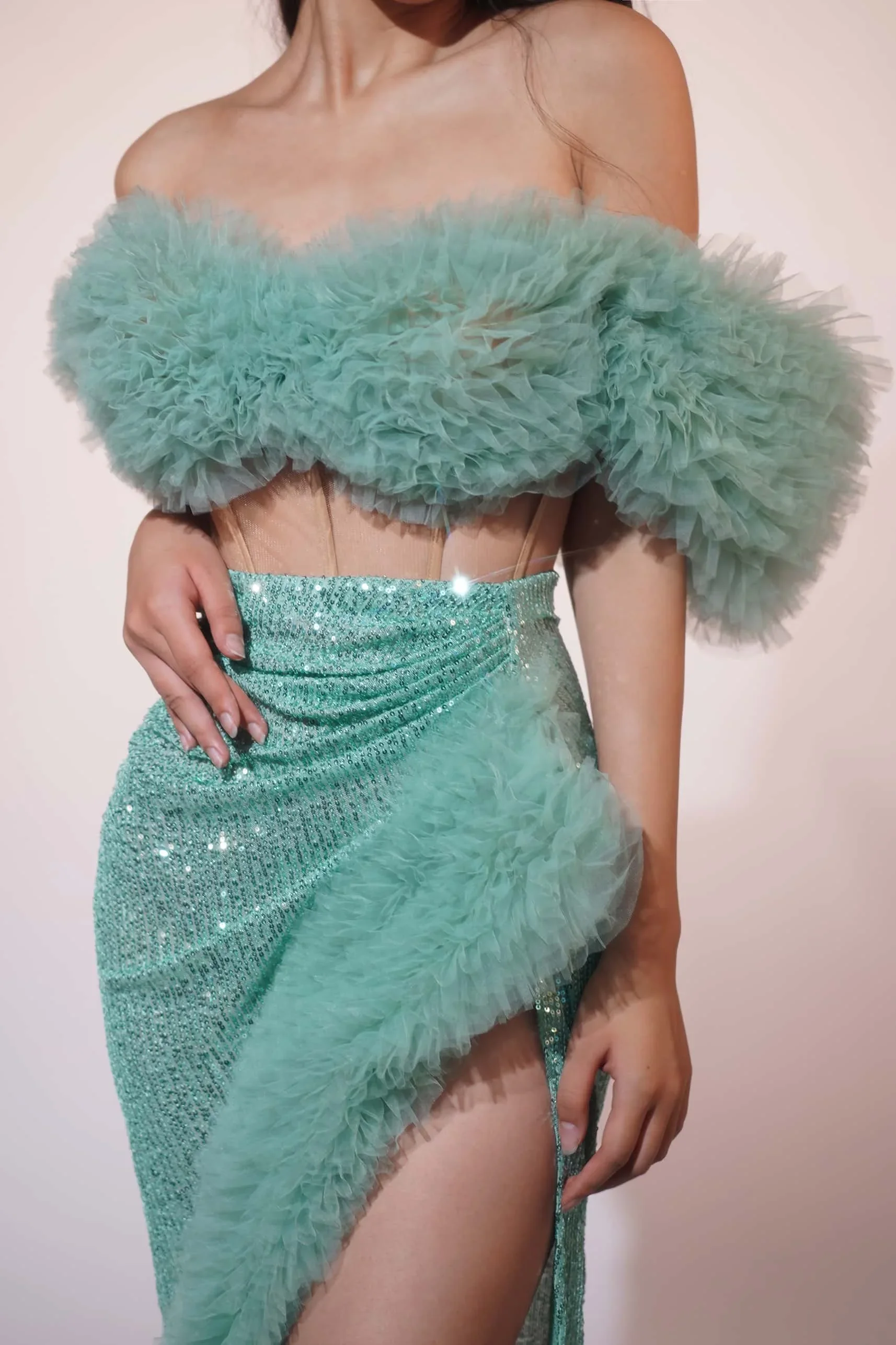 女性のセクシーな祝うイブニングプロム誕生日ドレスナイトクラブステージ衣装白スパンコールトップショートスカート 2 枚セット