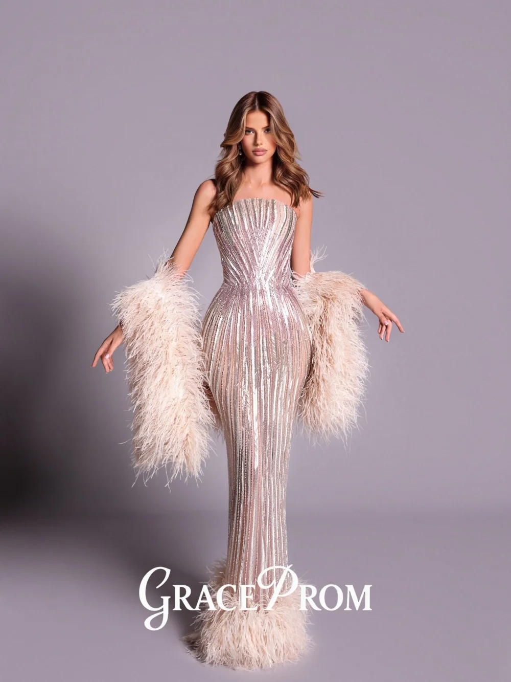 

GraceProm Stylish Strapless Evening Dress 2026 Feather-Accent Carpet Gown Trendy Fitted Floor-Length Party Gown فساتين س