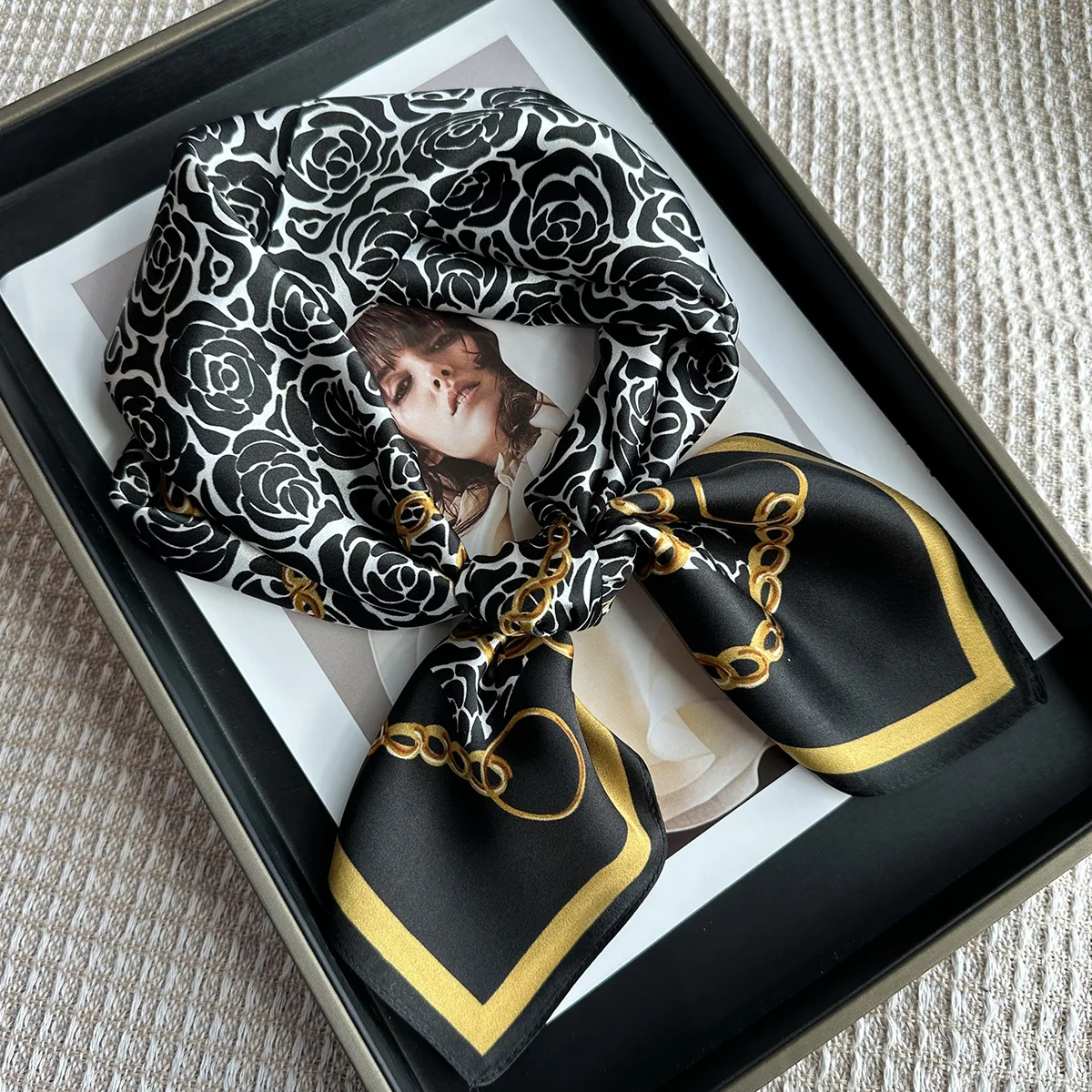 المألوف الأسود كاميليا سلسلة طباعة الحرير مربع 100% التوت الحرير تنوعا العرقية نمط المرأة وشاح حريري الزخرفية #1