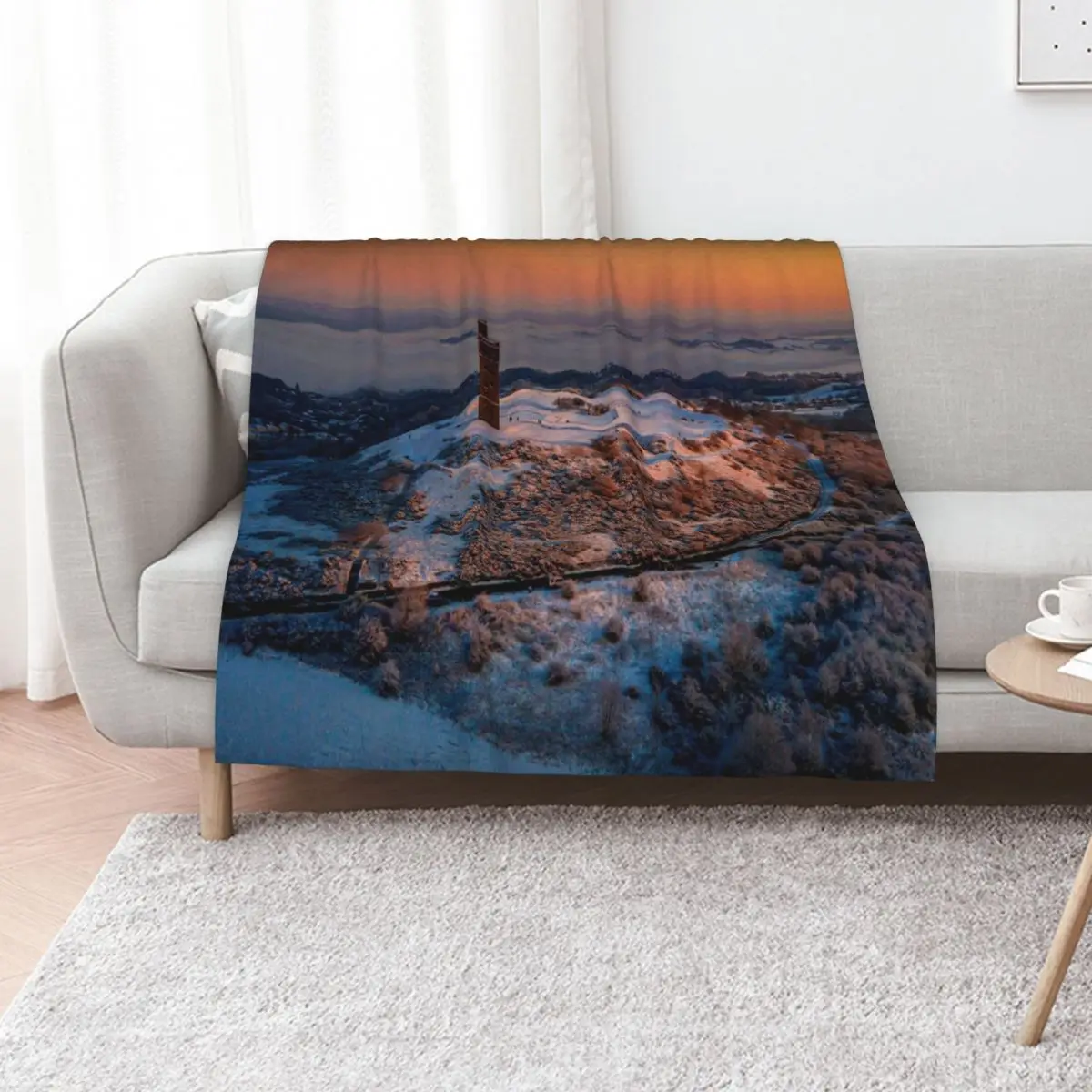 Early morning Light Castle Hill Throw Blanket Plush Fuzzy Cozy Blanket for Couch Sofa