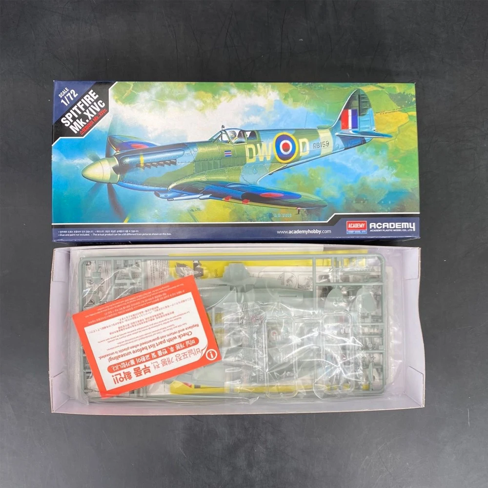 

Академия 12484, масштаб 1:72, британский истребитель Spitfire Mk XIVc, пластиковая сборка, модель, комплект, игрушка для хобби