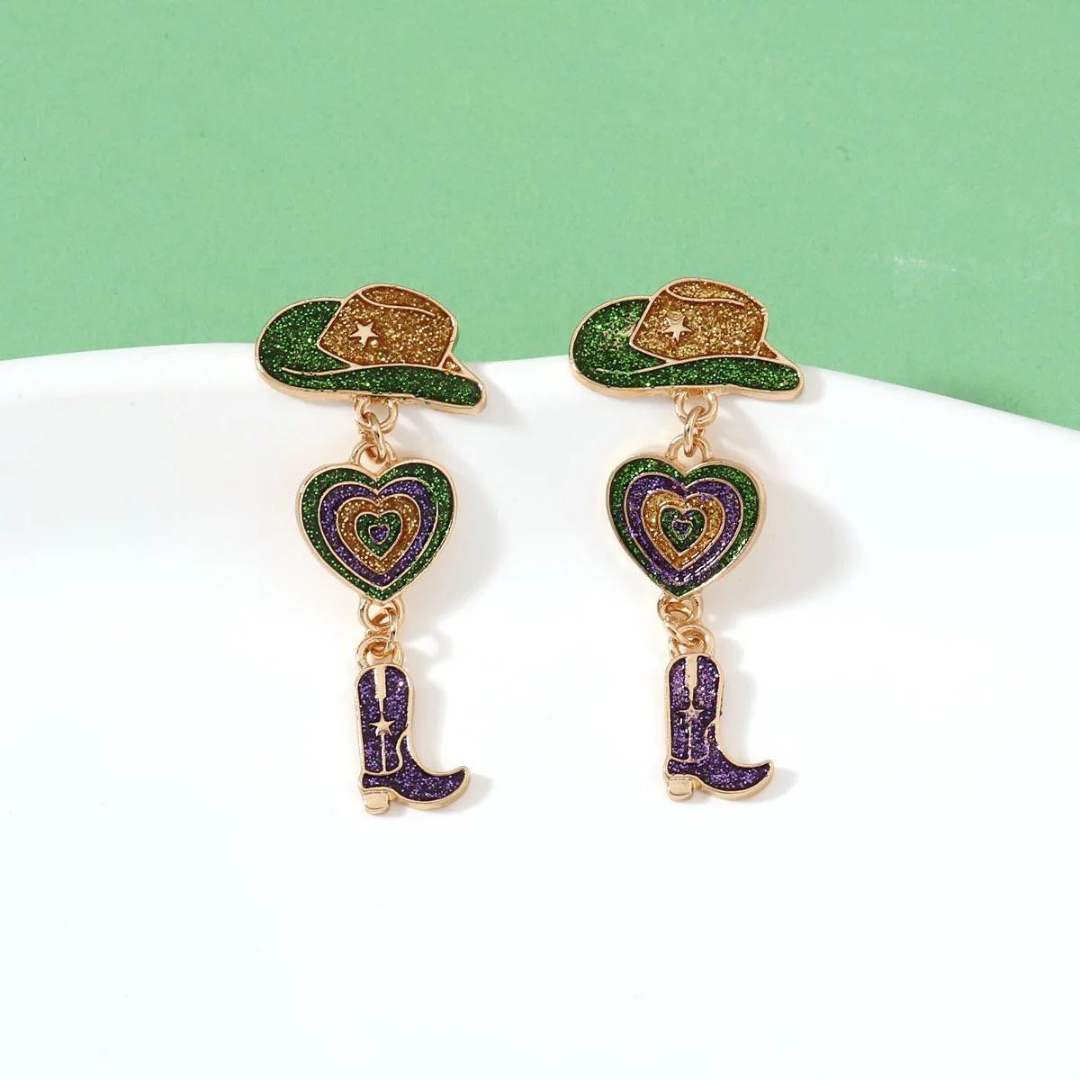 أحذية نسائية على الموضة وقبعات أقراط متدلية ، السنة الجديدة ، 2024