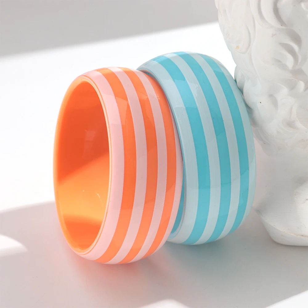 Modische Bunte Harz-Armreifen mit Breiten Streifen für Damen, Geometrische Stapelbare Massive Armreifen, Party-Schmuck Geschenke – Detail 6