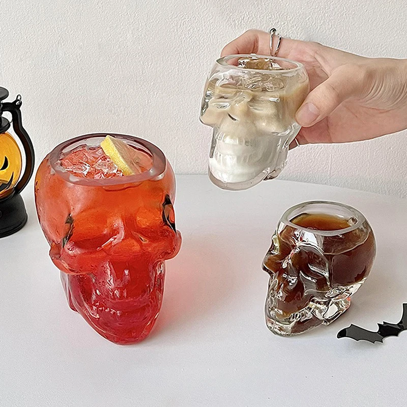 Tazza da tè in vetro con testa di teschio per uso domestico di Halloween, tazza da succo di caffè in cristallo trasparente, per bere bar, club, whisky, vino, birra