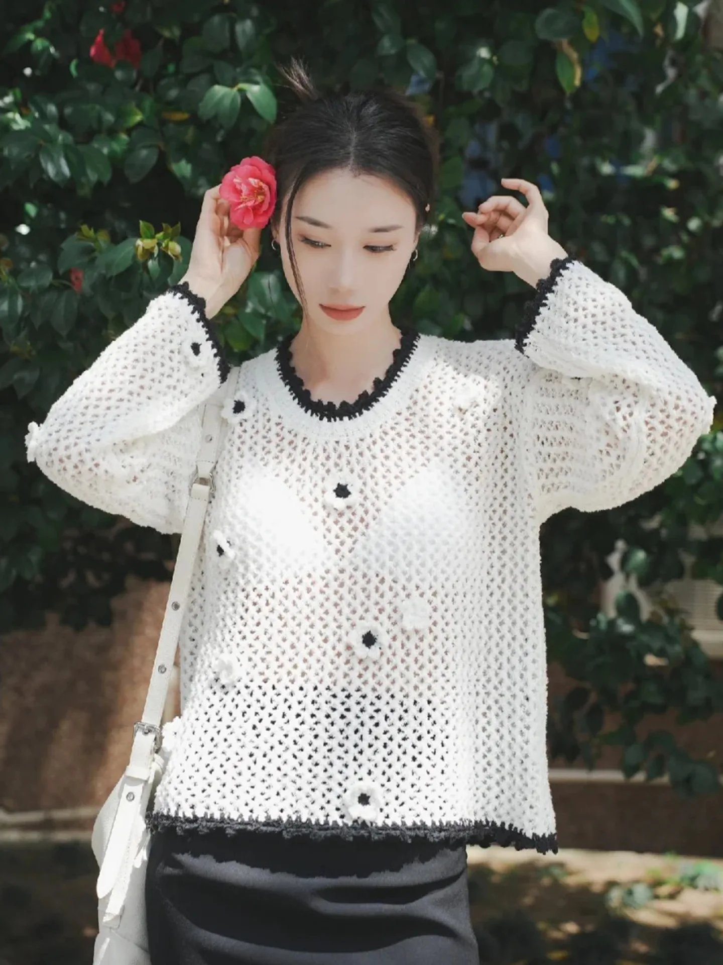 Autumn New Cotton Yarn Hollow Three-dimensional Gouhua Contrast Color Collar Knitted Long-sleeved Blouse for Women