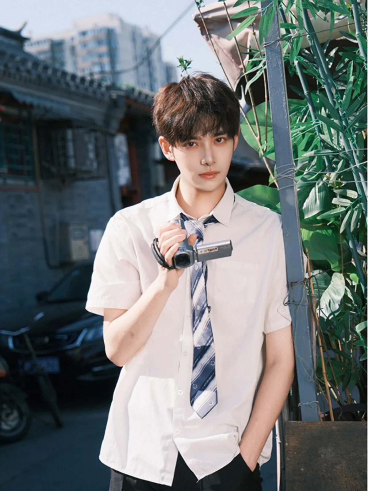 

Youthful White Short Sleeve Casual Shirt for Men CleanFit Sun-Kissed Loose Fit Summer Outerwear Trendy Point Collar