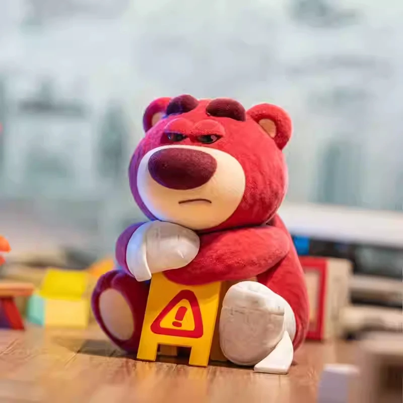 Caja ciega de oso de fresa de Disney, figura de adornos periféricos, juguetes de moda, regalos de alto valor