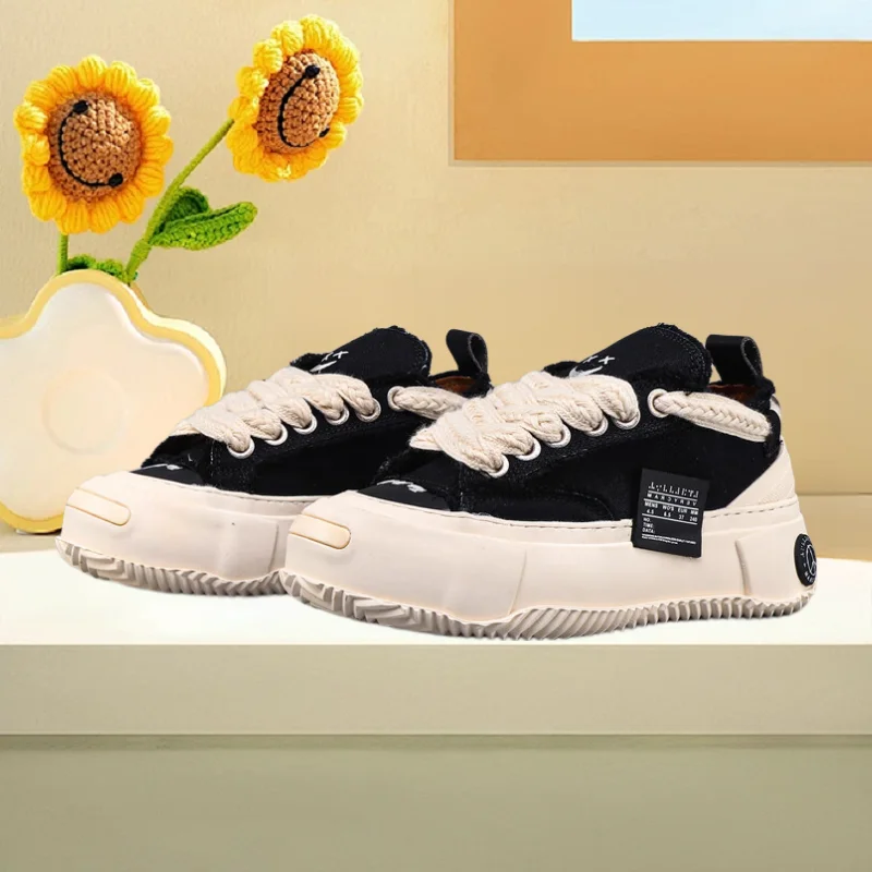 

New model of breathable walking shoes suitable for daily commuting, suitable for both men and women, are made of durable sporty