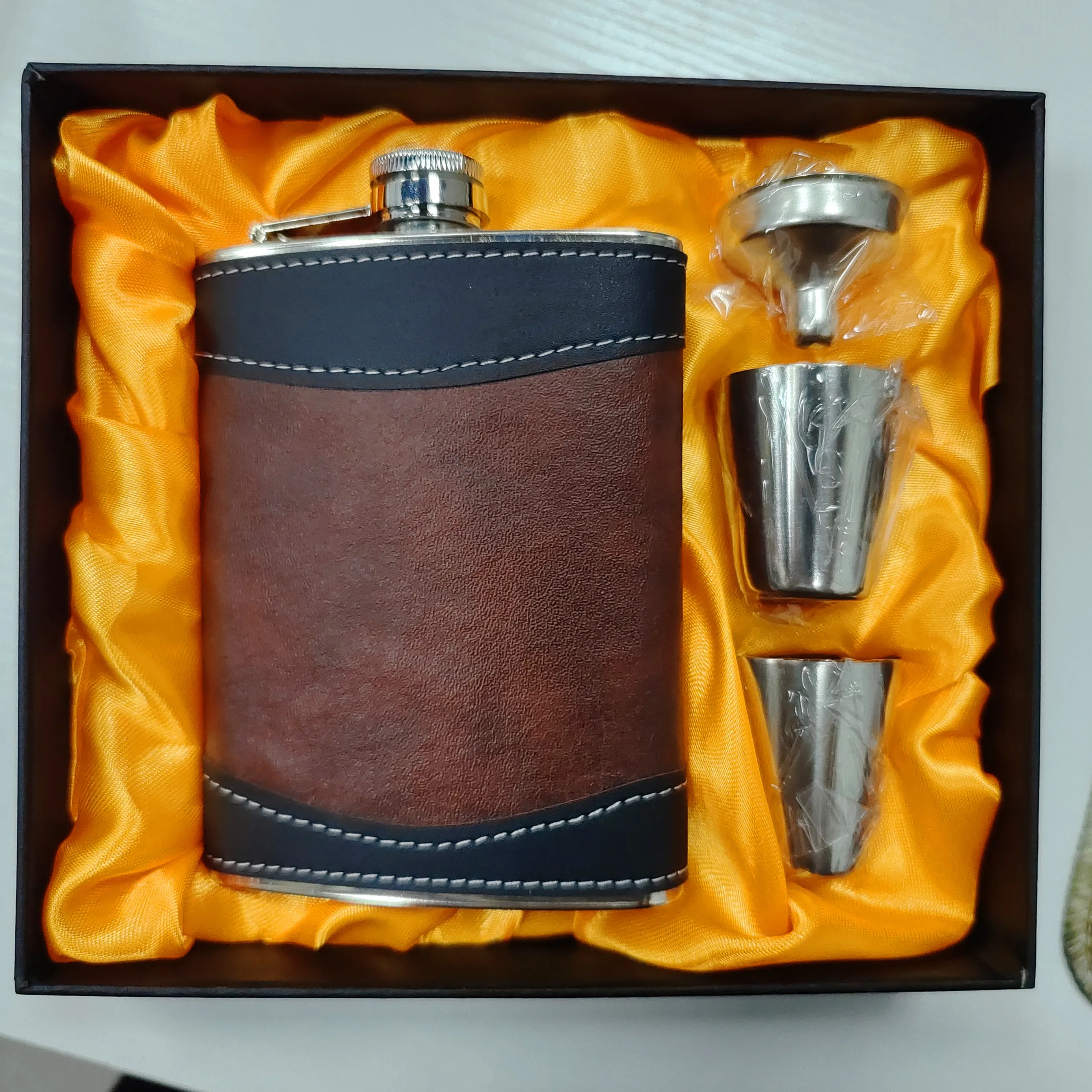 Gift Box Flask 7/8oz Pu Leather Wrapping Whisky Bottle Flagon 18/8 Stainless steel Hip Flask Pocket Alcohol Bottle