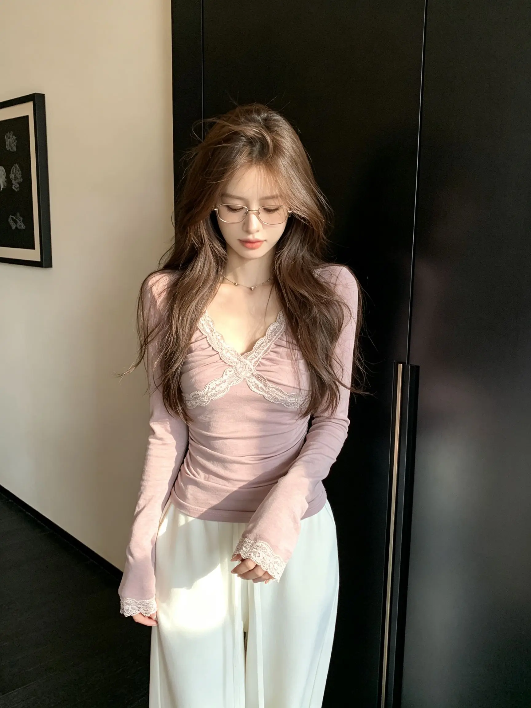 French Style Long Sleeve T-Shirt Women's Pure Desire New Design Slimming Base Layer Top Cross V-neck Lace Trim Pleated