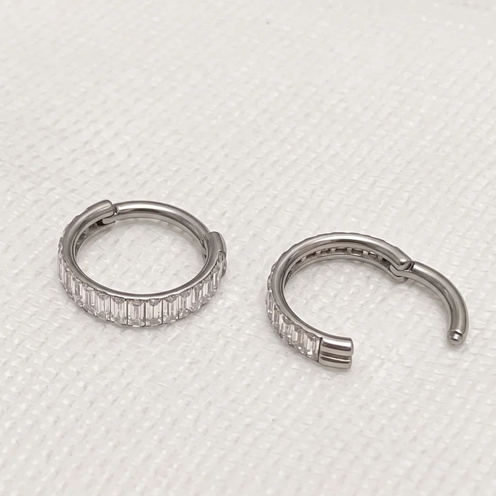 ASTM F136 Implantat-Titan Clicker-Ring Mehrschichtiger Quadratischer CZ Dopamin-Farbener Piercing-Schmuck für Nase, Knorpel, Tragus – Detail 4
