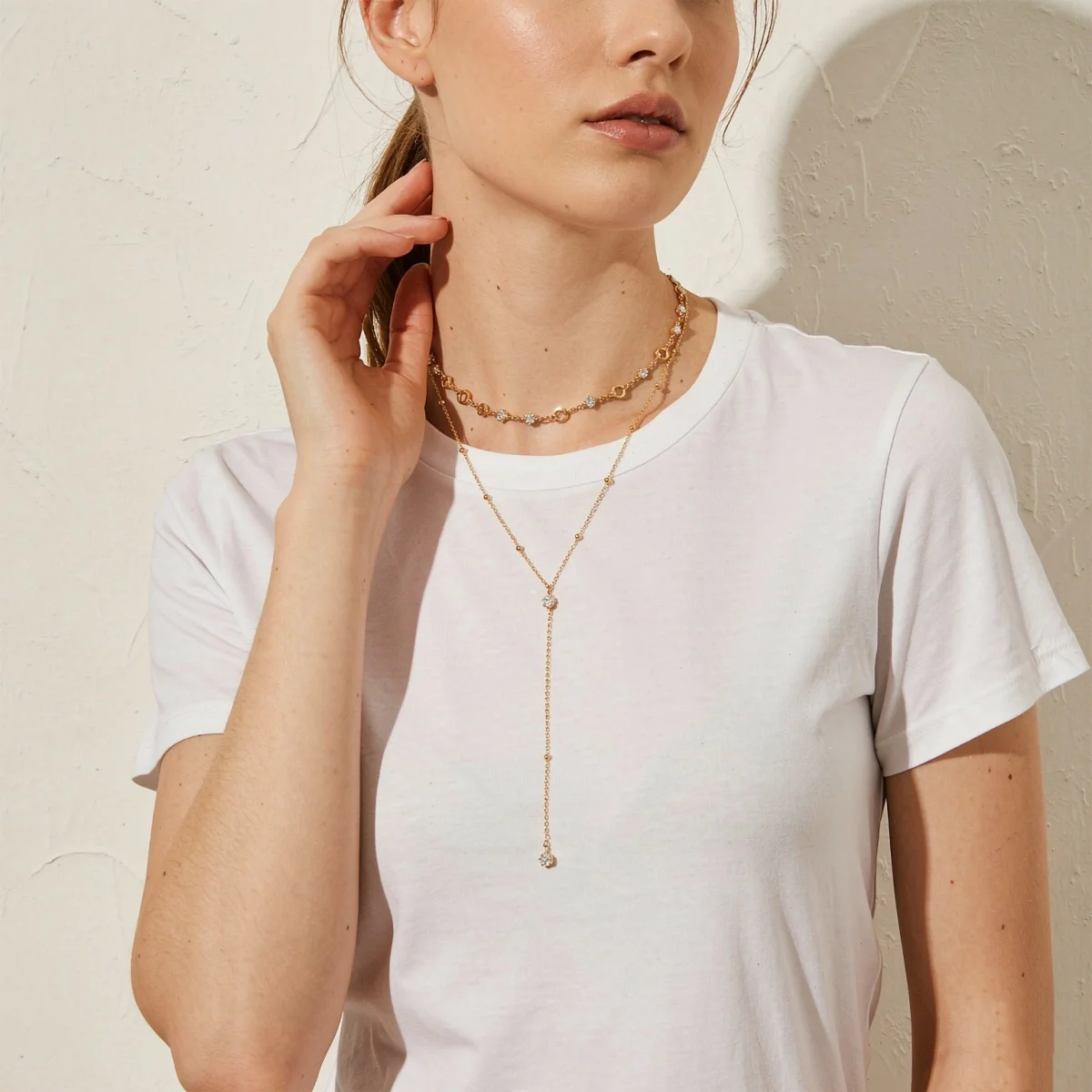 Elegante Französische Halskette mit Hohlem Herz, Runden Strasssteinen und Y-förmiger Quaste für Damen, Modische Geometrische Dünne Kette, Choker-Schmuck – Detail 5