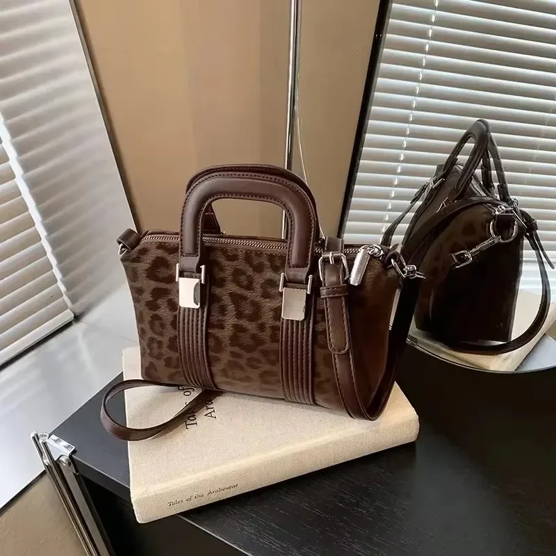 

Fashion Leopard Faux Suede Handbags Sense of Luxury Personality Super Cool 2025 Hot Trendy Shoulder and Crossbody Bags for Women