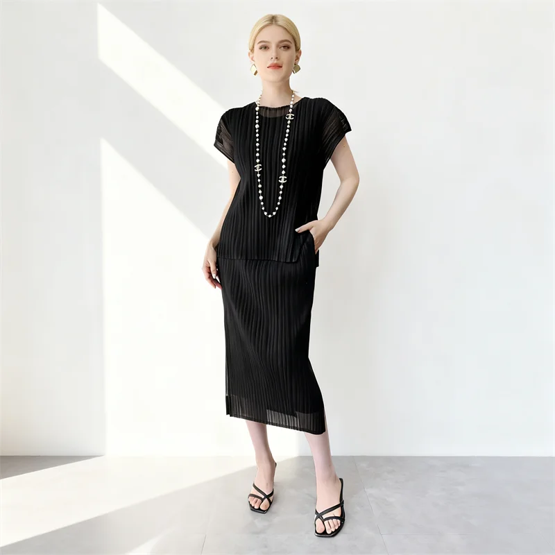 

Miyake Pleated Women's Mesh Casual Suit 2026 New Solid Color Round Neck Short-sleeved Top + Elastic Waist Skirt Two-piece Set