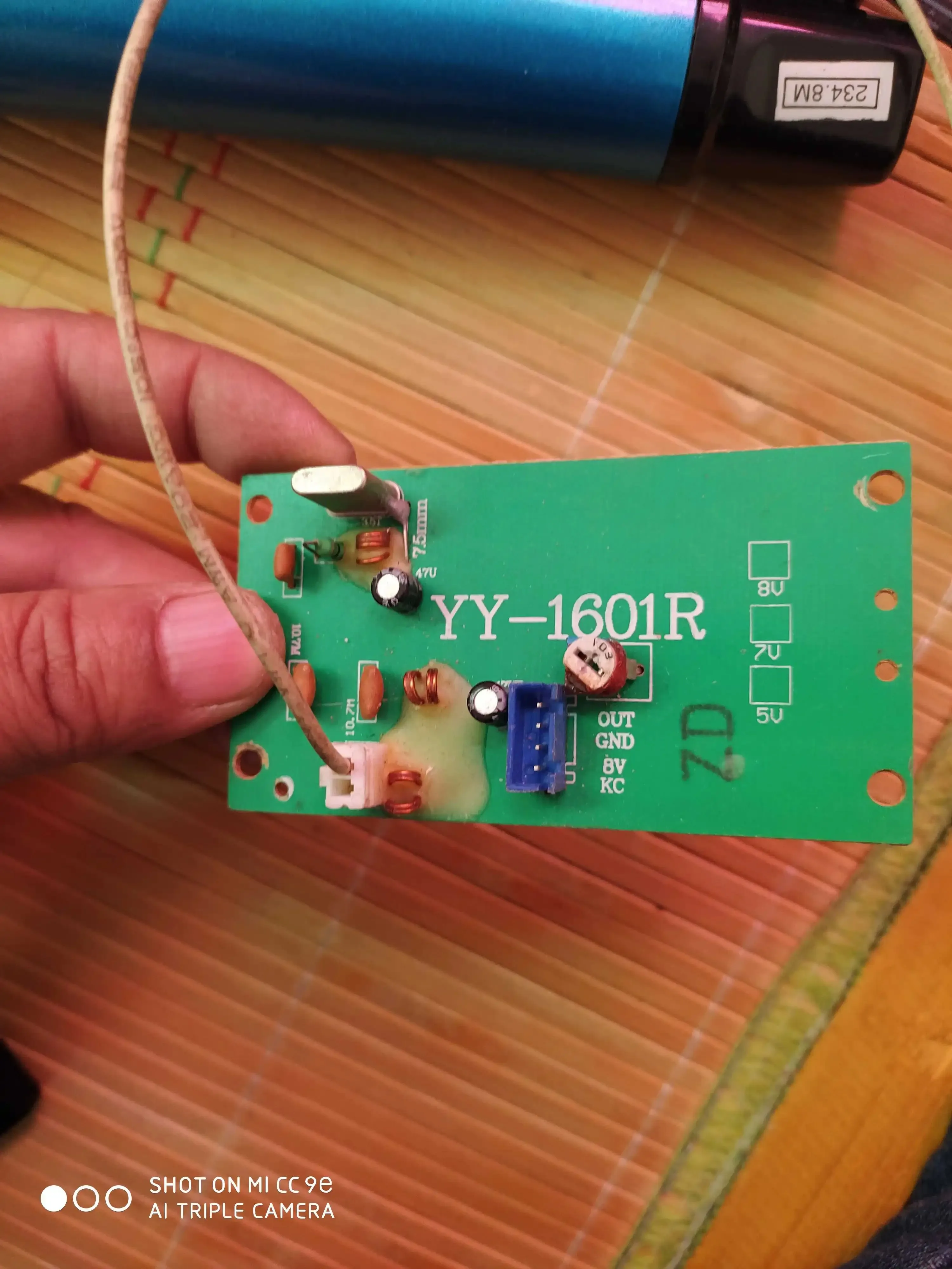 Placa de micrófono inalámbrico, receptor de Audio con batería, fuente de alimentación de 256,1 MHz y 8V