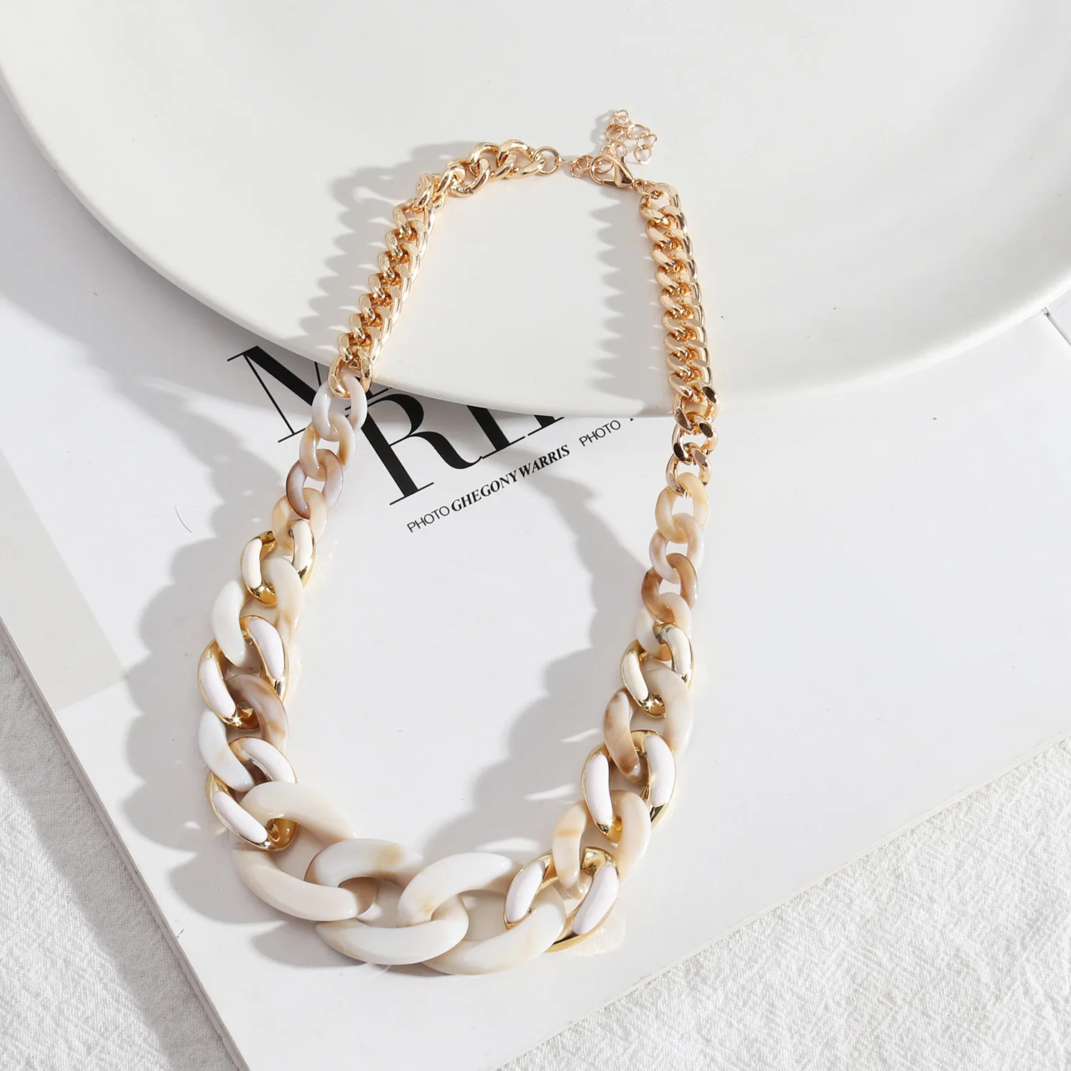 Gold Metal and Enamel Acrylic Chunky Link Short Chain Necklace for Women Fashion Tortoise Leopard Resin Chokers Jewelry