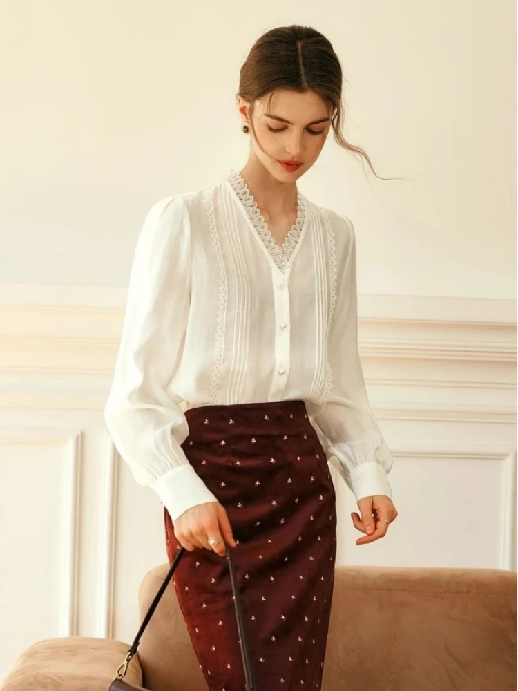 

OLrain Elegant Women Shirts 2025 Autumn Commute Patchwork Lace V Neck Long Sleeve Pearl Button Blouse Women Clothing M57CC95866