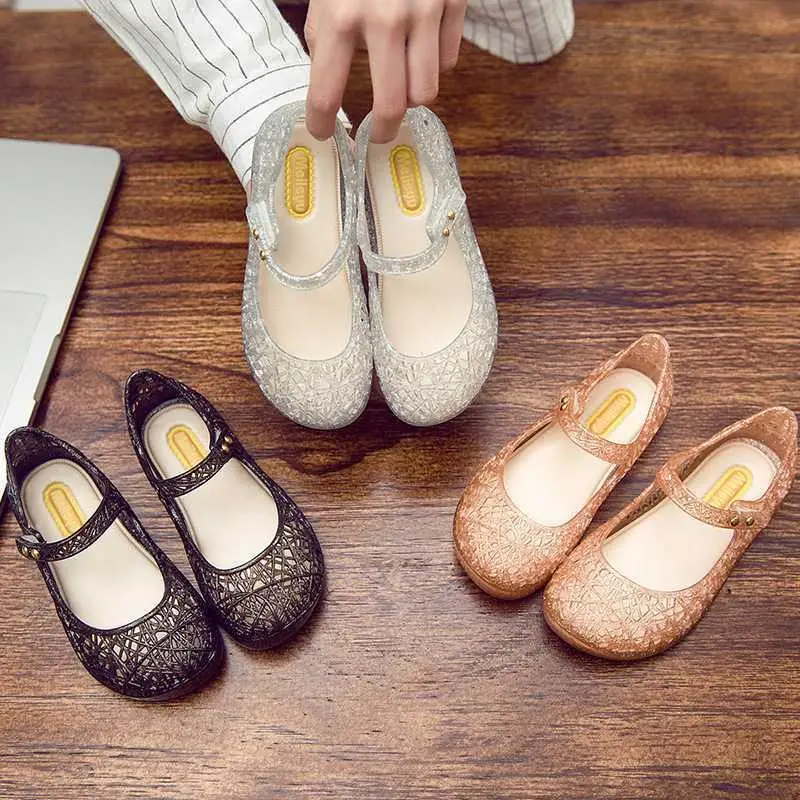 sandalias-infantis-estilo-princesa-com-sola-rasteira-respiravel-design-vazado-calcado-casual-de-verao-com-amortecimento