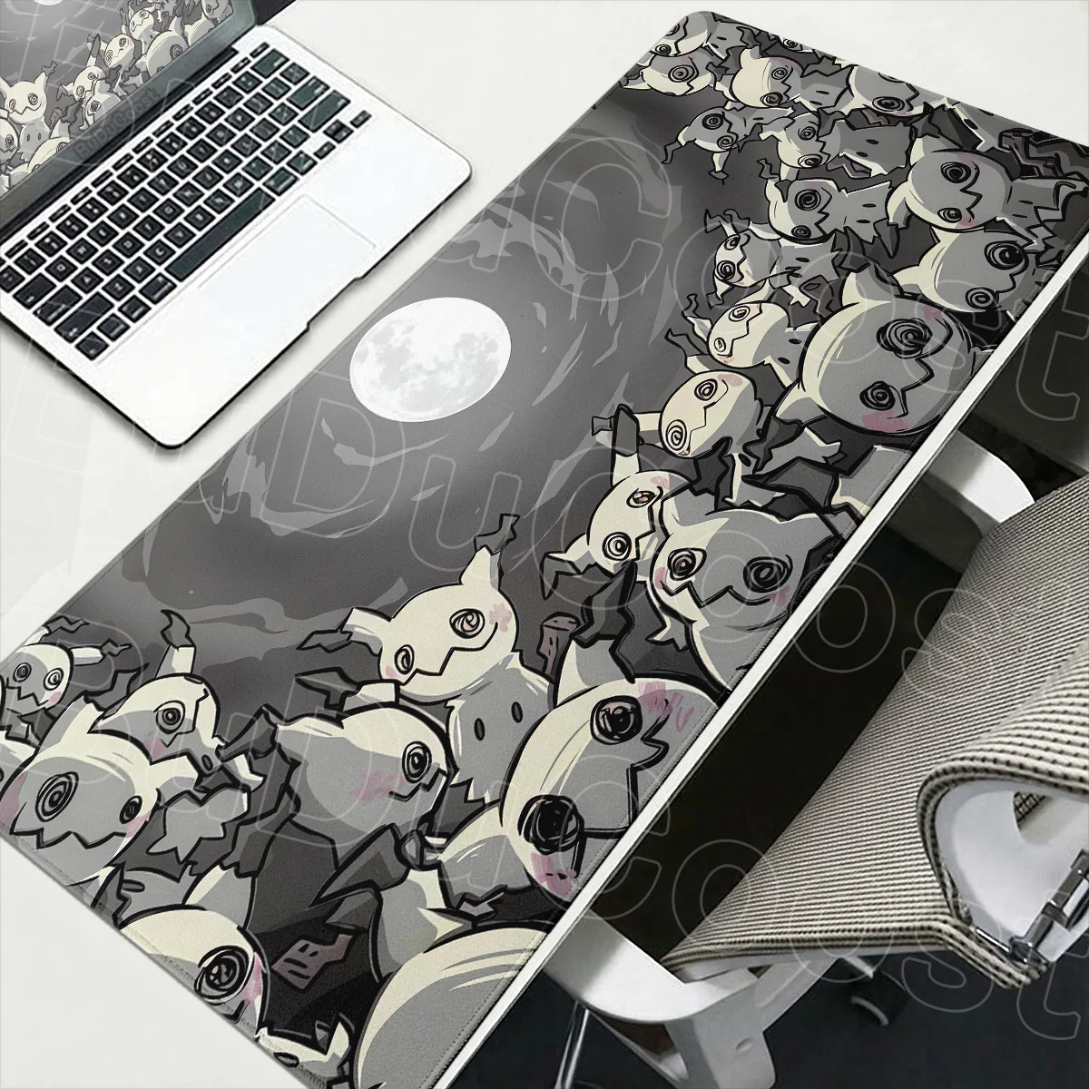 Tapis de jeu Pokémon Mimikyu, tapis de souris pour clavier et ordinateur, accessoires de bureau, tapis de souris avec bord cousu, tapis de bureau pour ordinateur portable, tapis de bureau Anime