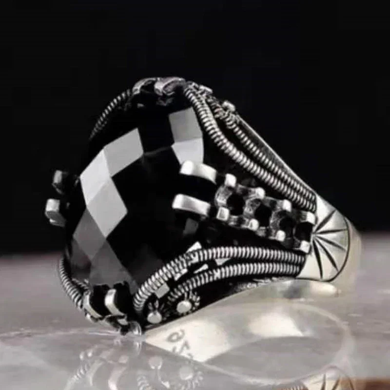 New Mifeiya Creative Black Crystal Rhinestone Zircon Rings for Men Silver Color Wedding Party Vintage Fashion Jewelry Wholesale