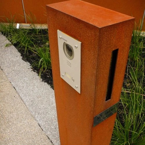 

Классический металлический арт-объект из стали с рацией