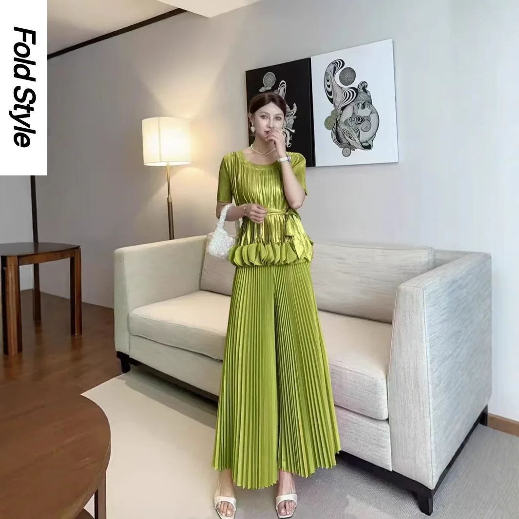 

2025 Pleated Summer New Suit Design Three-dimensional Flower Top Pants Wide-leg Pants Loose Two-piece Set Women's Clothing