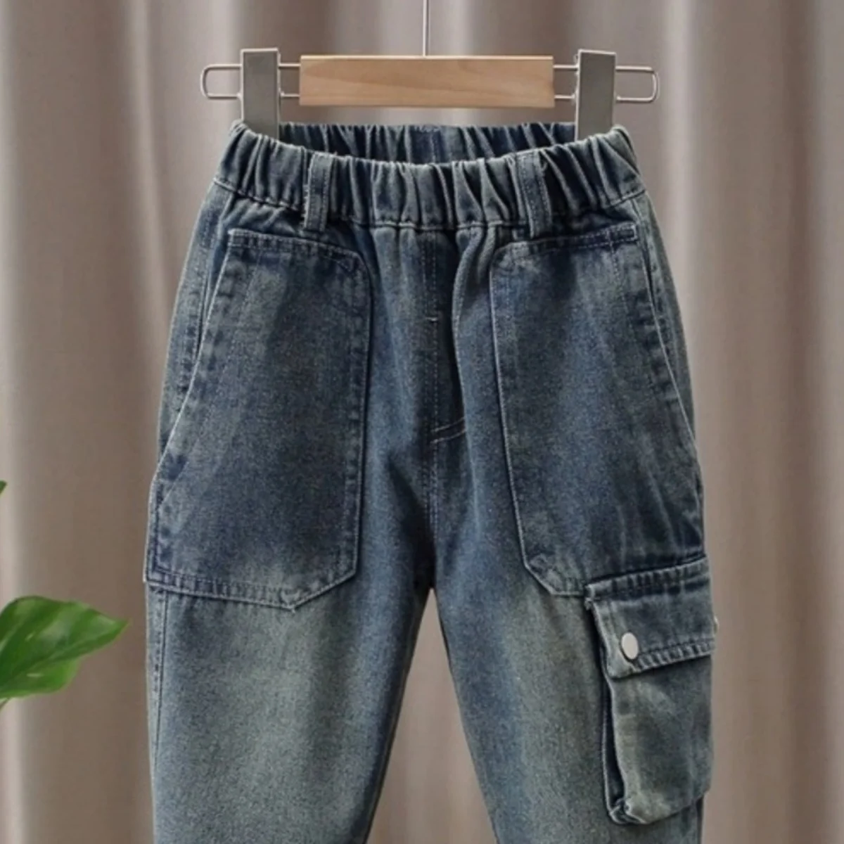 2025 Jeans per bambini Jeans Primavera e autunno Nuovi pantaloni jeans larghi alla moda per ragazzi Pantaloni casual autunnali per bambini Jeans Jeans
