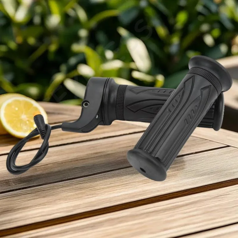 

Pair of Electric Bike 20X Speed 22.2mm Throttles with 3 Pin Waterproof Connector, Compatible with 12V to 72V