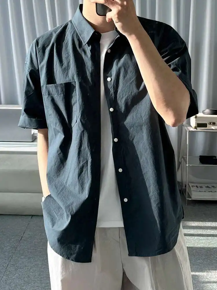 

SYUHGFA корейский стиль 2025 летние повседневные мужские рубашки однотонная рубашка с коротким рукавом нишевый дизайн свободного покроя мужская мода