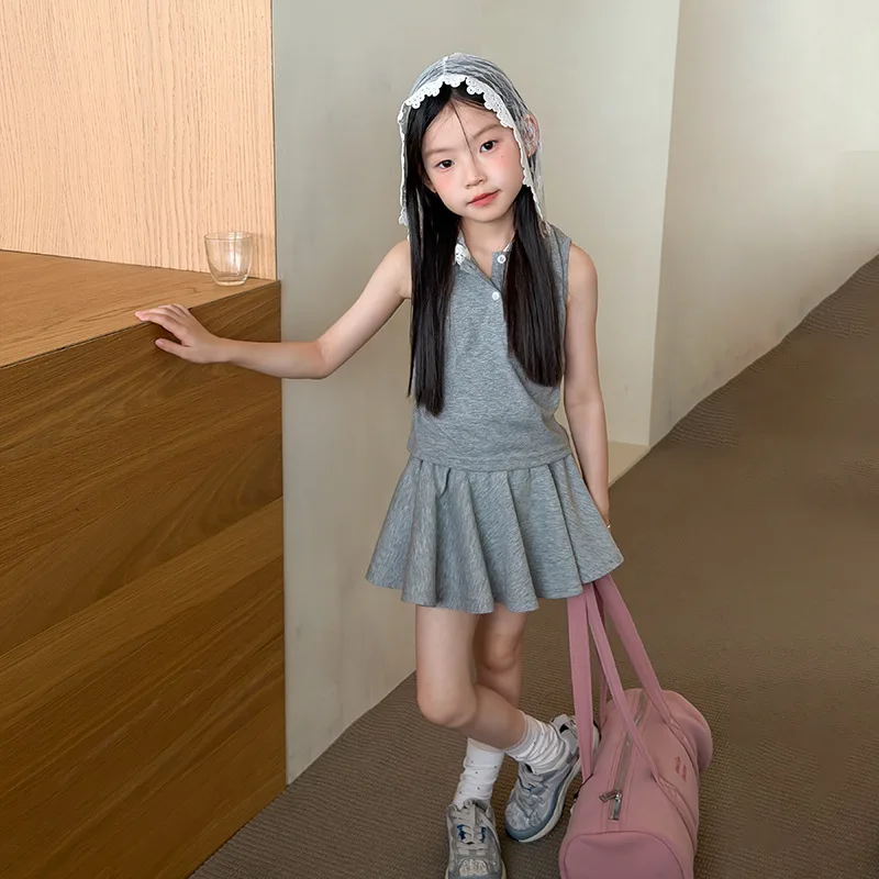 

Girl Korean Girl Sleeveless Refreshing and Gentle Hooded Lace Vest Pleated Skirt Set 2026 Summer New Girls Simple Two Piece Set