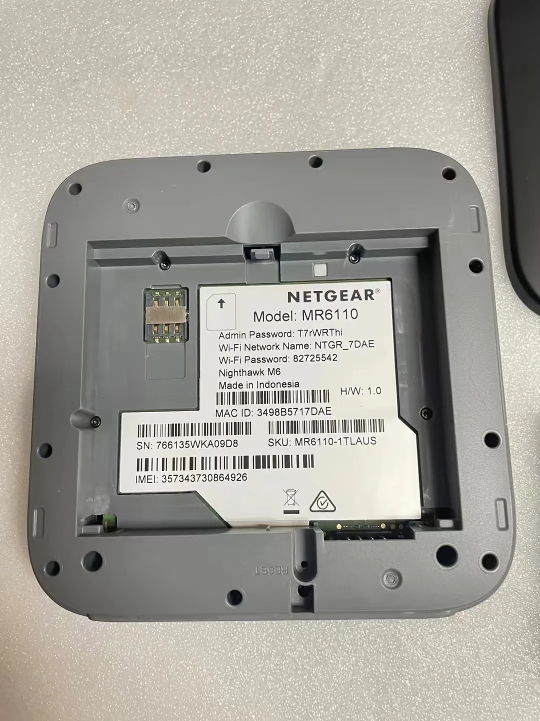 Enrutador de punto de acceso móvil NETGEAR MR6110 5G WiFi 6 con bandas 5G Sub-6 (98% nuevo sin caja versión Australia)