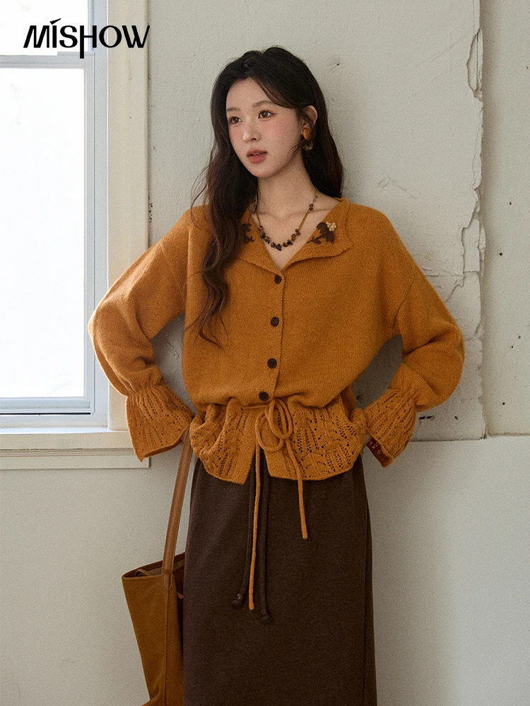 

MISHOW оранжевый кардиган женский, зима 2025 года, ажурный вязаный крючком топ в стиле ретро, свободный теплый свитер с расклешенными рукавами MXE87Z2685
