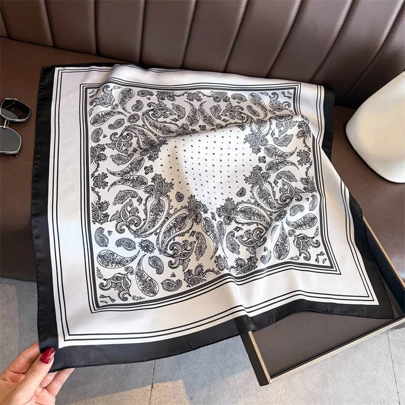 Luxuriöser Schwarzer Bedruckter Seidenschal Weicher Satin-Halstuch Quadratisches Seidenkefertuch Taschentuch für Damen Designer-Seidenkopftuch – Detail 2