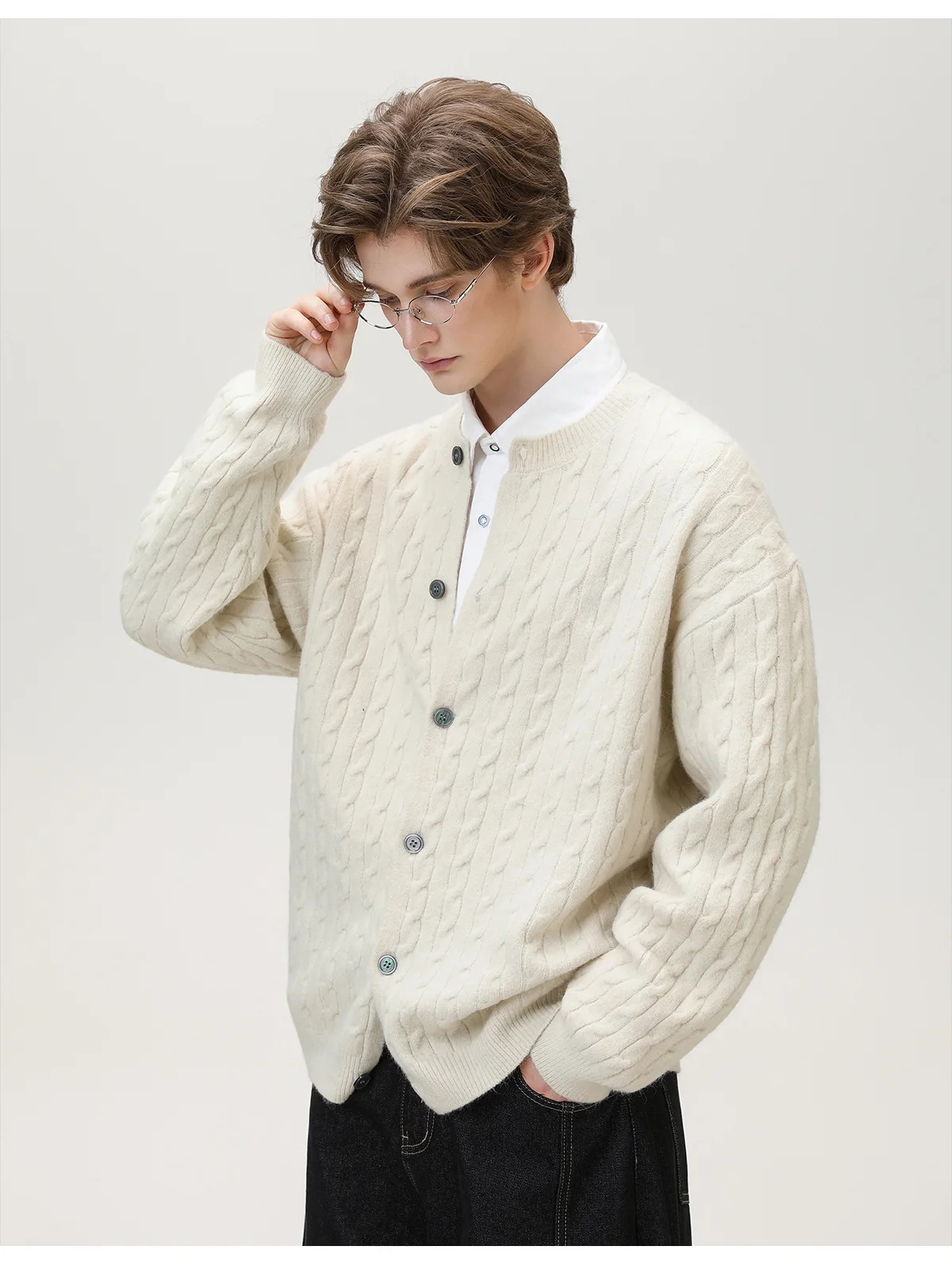 เสื้อคาร์ดิแกนถักลายเคเบิลสำหรับผู้ชาย, เสื้อสเวตเตอร์ผู้ชายแบบหนาสไตล์วินเทจ, เสื้อคาร์ดิแกนโอเวอร์ไซส์สีพื้นสำหรับผู้ชาย