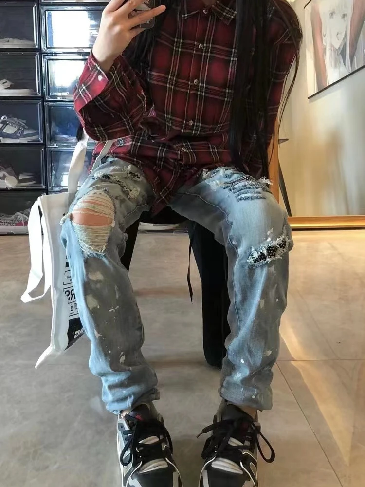 

Джинсы Maytown Slim Fit из денима с эффектом потертости, синие, с принтом в виде брызг чернил и стразами, в американском стиле High Street, длинные брюки