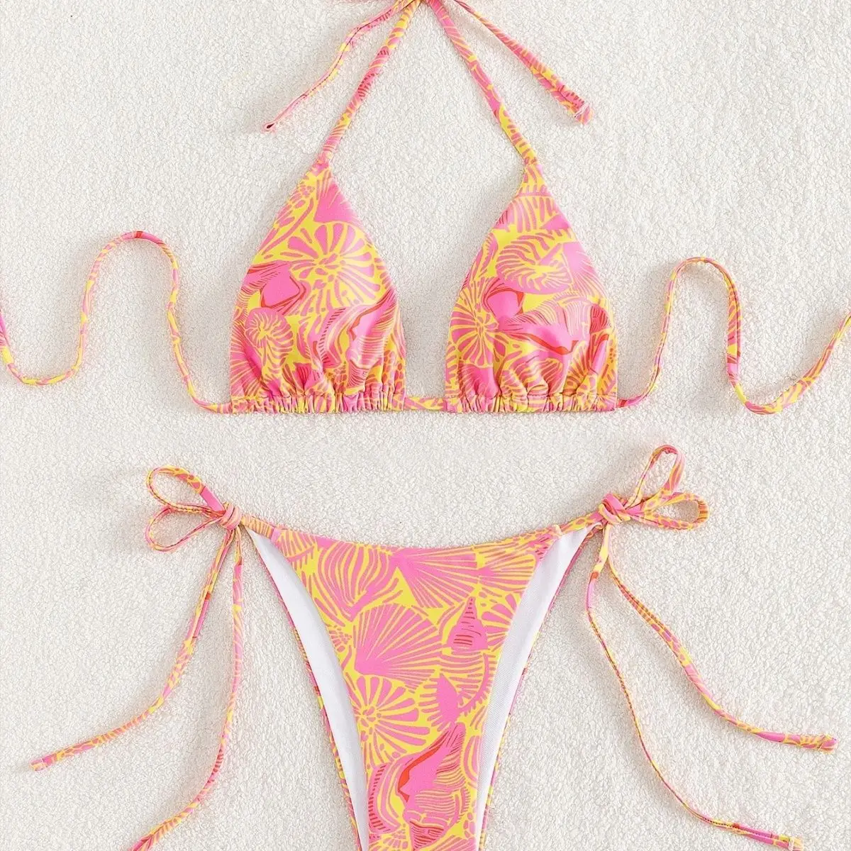

Новый женский комплект бикини с цветочным принтом, топ-халтер и стринги с завязками по бокам, для летних пляжных вечеринок, сексуальный купальник Y2K из двух частей