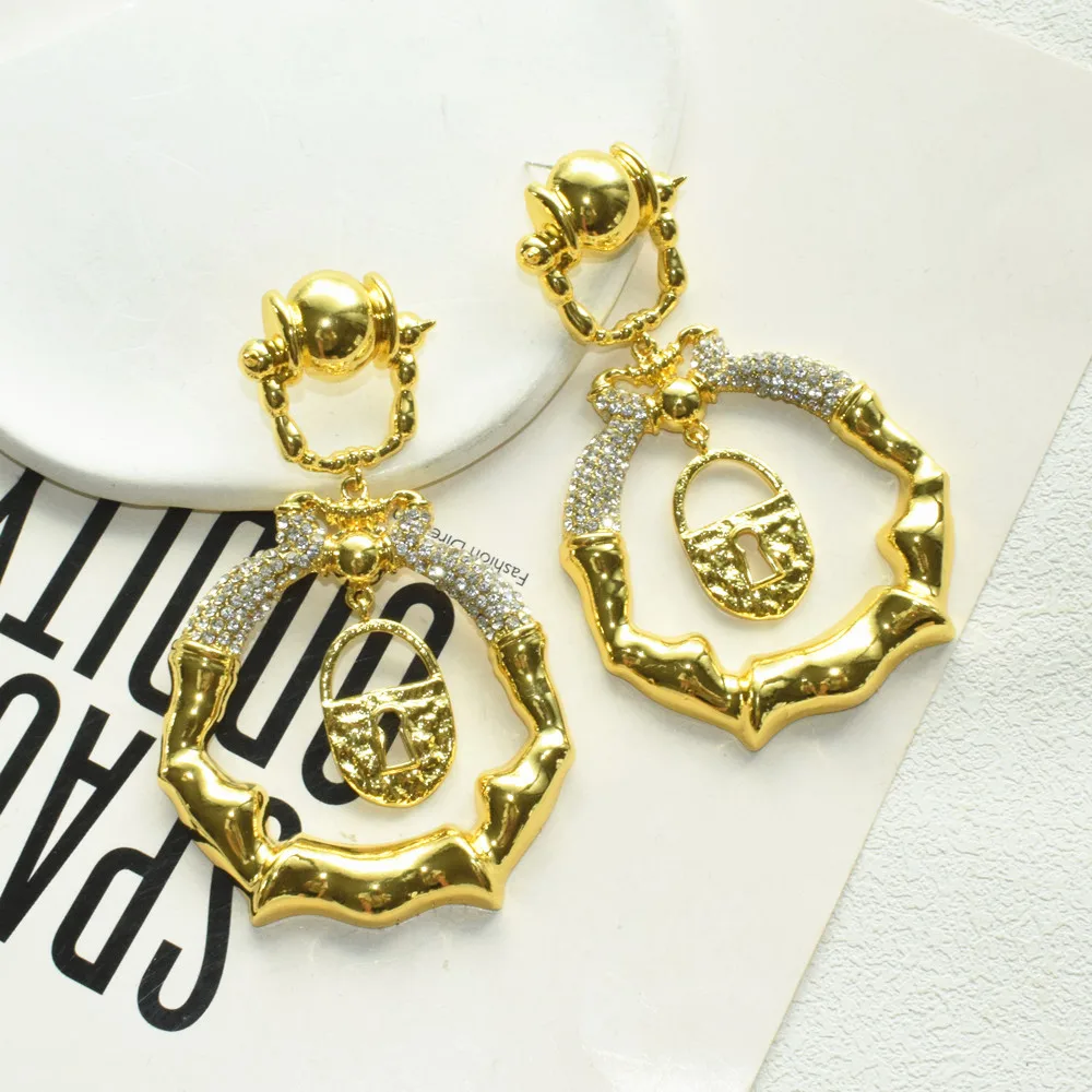 Extravagante Ohrringe mit Metall-Legierungs-Schlossanhänger für Damen, Markenschmuck, Modenschau, Statement-Ohrringe, Accessoires – Detail 8