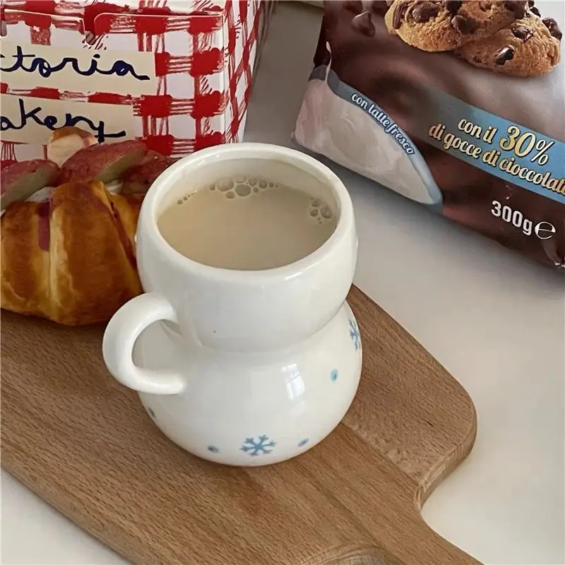Large Capacity Cute and Chubby Snowman Shaped Ceramic Mug Water Cup Suitable for Home Kitchen Decoration and Gift Giving