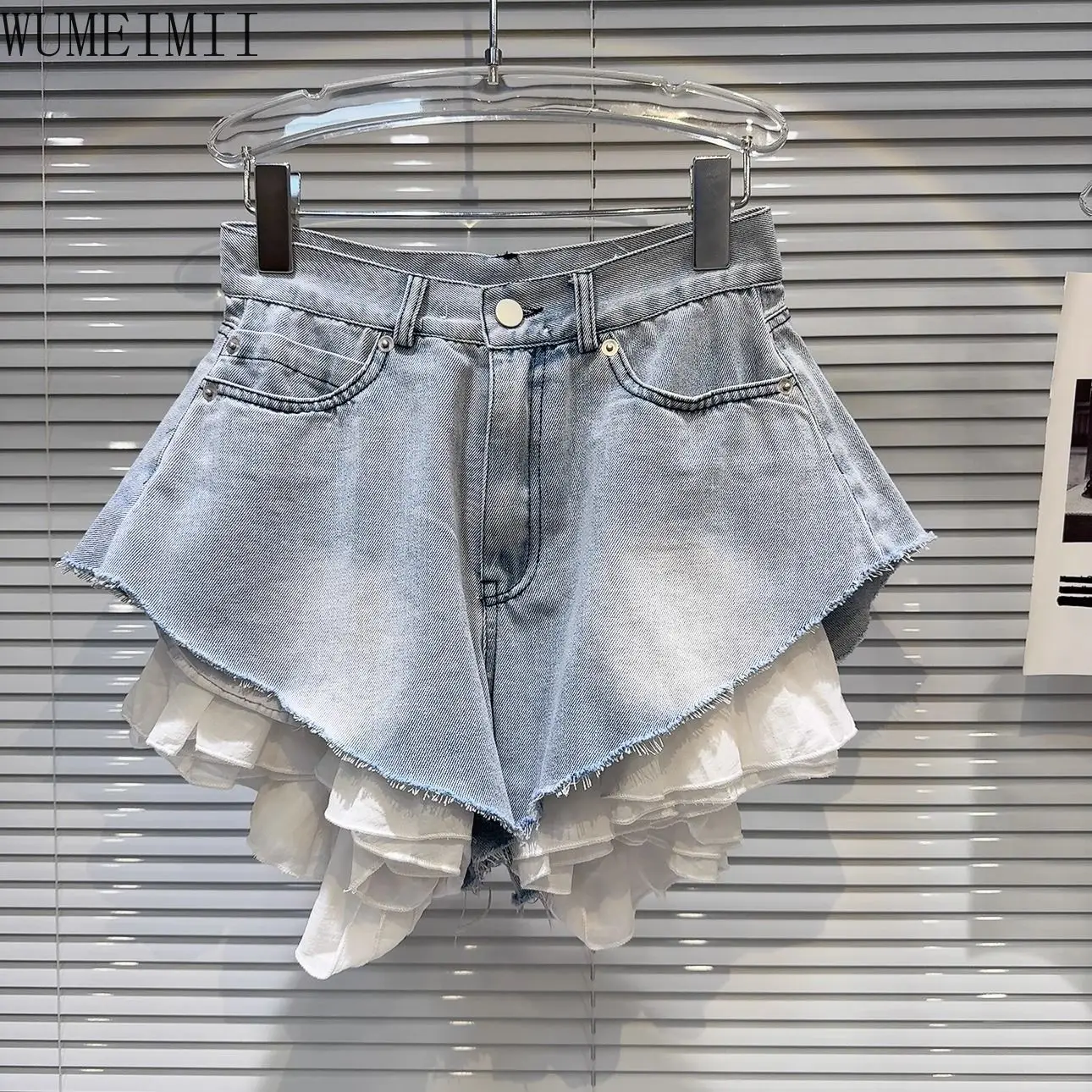 

2025 summer new personalized sweet and spicy lace hem wash white diagonal wide leg denim shorts