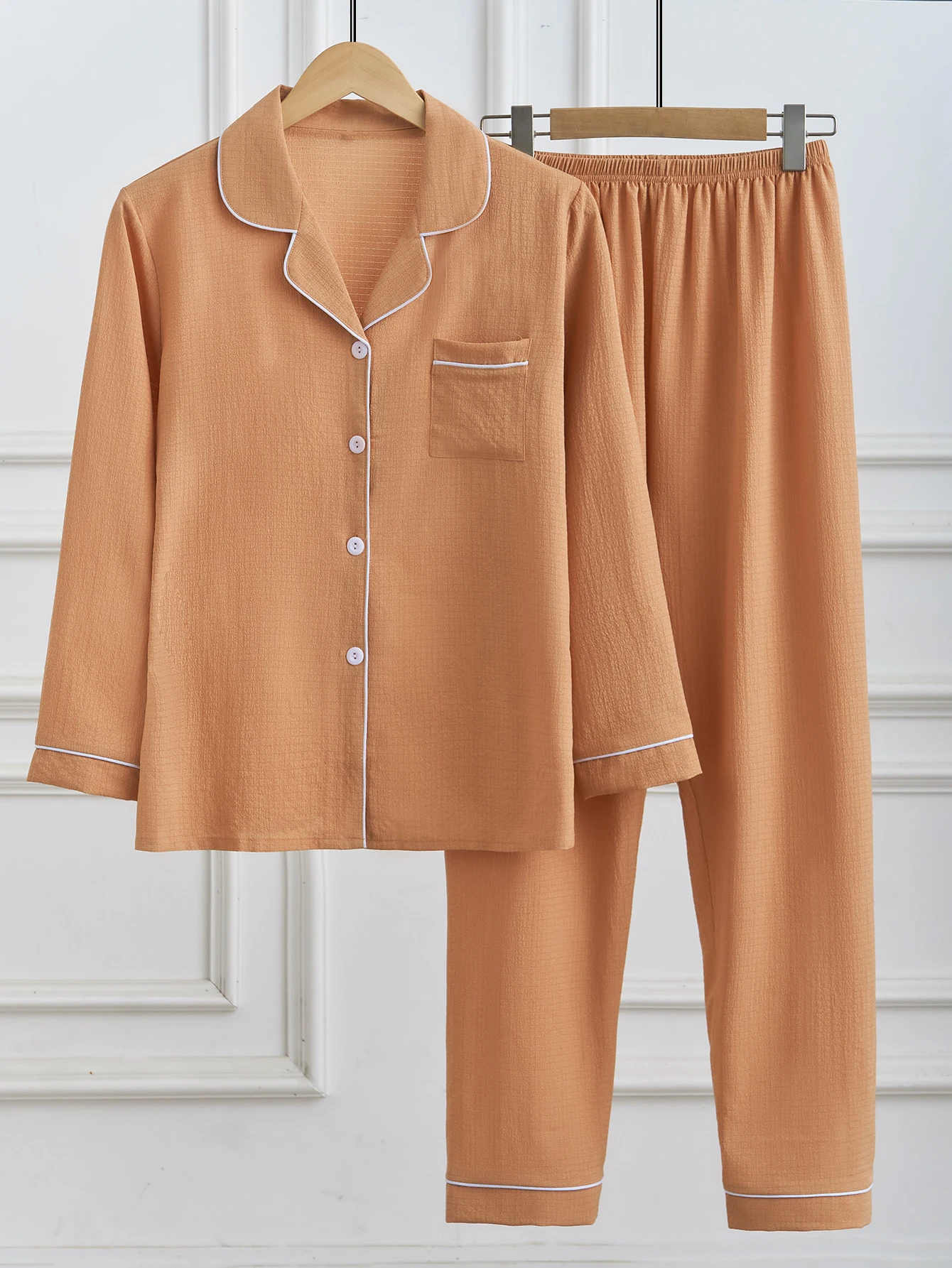 Damen-Pyjama-Set mit langen Ärmeln – lässiges, einfarbiges Oberteil mit geknöpfter Tasche und langer Hose, gewebter Polyester-Pyjama für Erwachsene für den Herbst/ – Detail 19