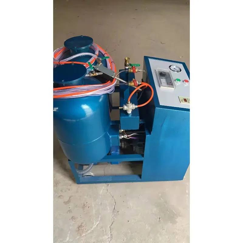 Wysokiej jakości maszyna do natryskiwania pianki PU Mała maszyna do pianki PU niskociśnieniowej Wielofunkcyjna maszyna do pianowania poliuretanu niskociśnieniowego