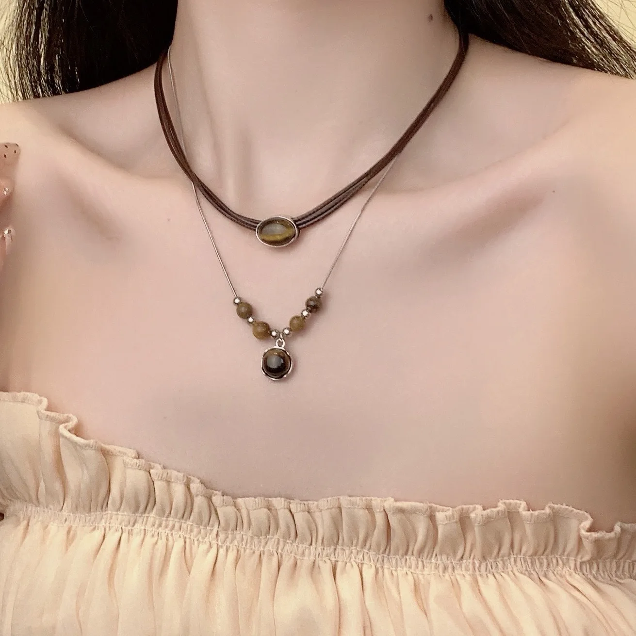Vintage Leather Brown Stone Pendant Necklace Stacking Choker Temperament Clavicle Chain for Women Girl Autumn Winter Necklace