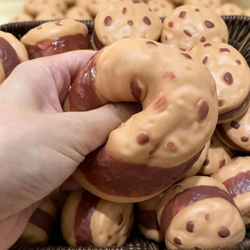 Knuspriger Schokoladenkeks-Quetschball, runde, mit Blöcken gefüllte ASMR-Anti-Stress-Spielzeuge zur Entspannung der Hände, Geschenkspielzeug – Detail 4