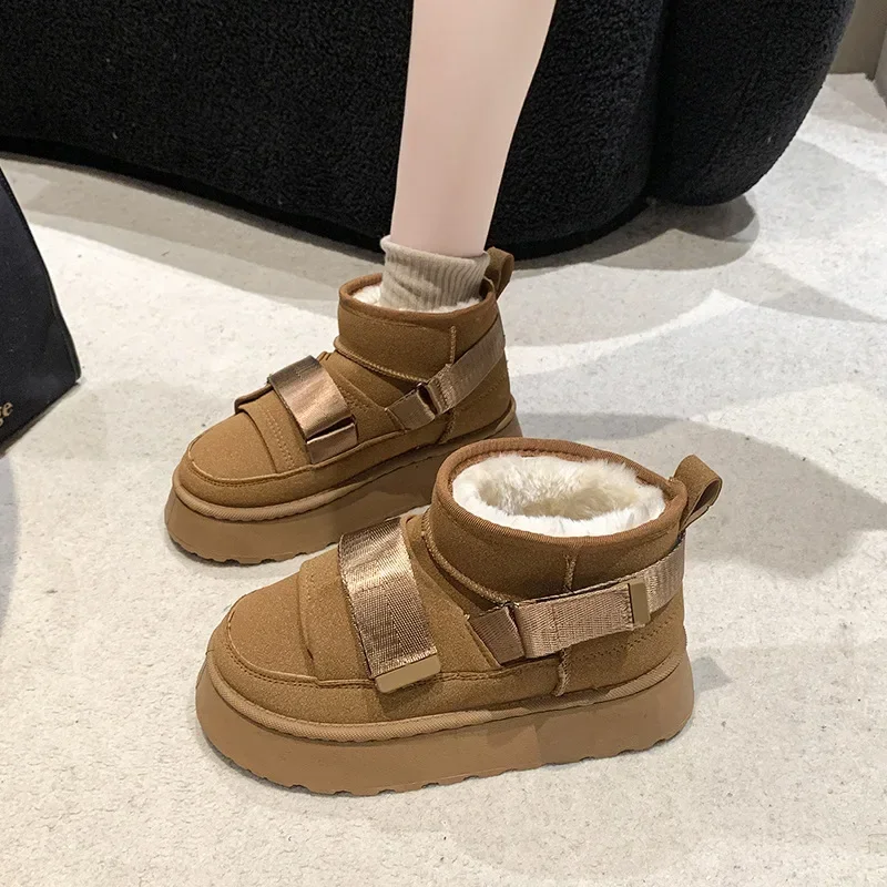 Scarpe da donna invernali in pelle scamosciata di mucca Moda 2024 Stivali da neve per ragazze Stivali con plateau di design piatto Sneaker di lusso