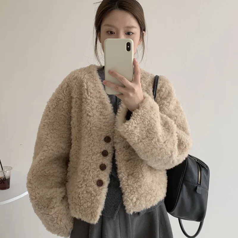 

Women’s V-neck Short Faux Fur Jackets Loose White Furry Jackets Fluffy Warm Thick Stylish Luxury Lamb Plush Coat Single Breasted