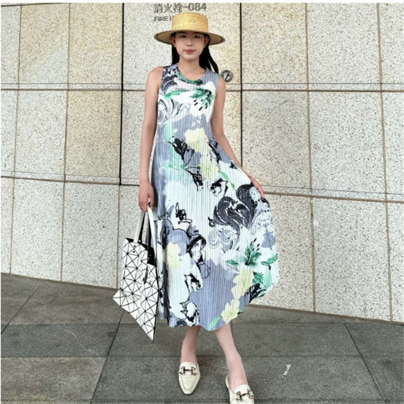 

Miyake 2025 Summer New Round Neck Sleeveless Dress Temperament Gradual Change Color Muse Fan Sweet Pleated Medium and Long Dress