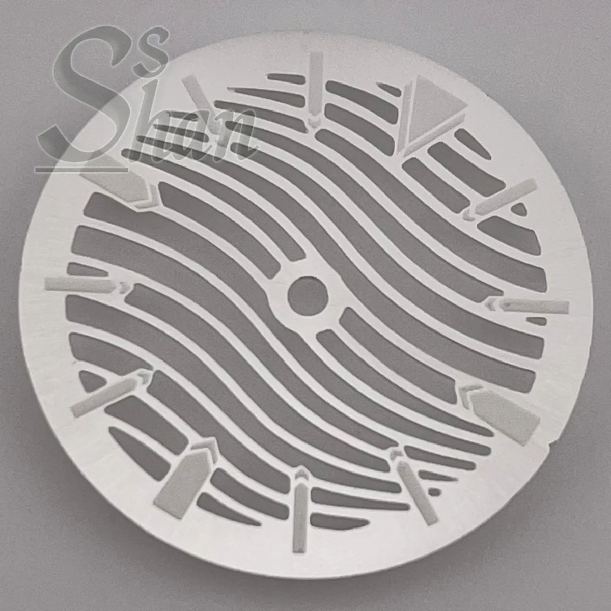 Das 29-mm-Skelett mit skelettiertem Zifferblatt ist in Schwarz, Blau, Grün und Silber C3-Lumineszenz erhältlich, geeignet für die NH70-NH72-Uhrwerke