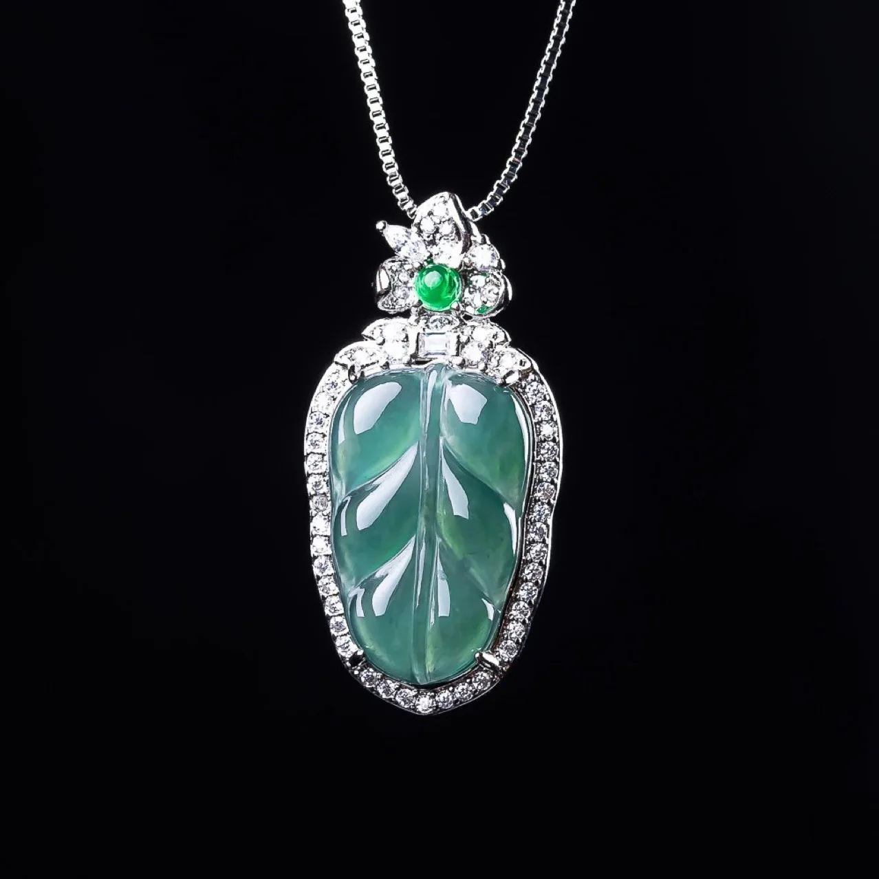 

Burmese Jadeite Leaf Pendant Necklace Vintage Luxury Charm Real Jade Gemstone Fashion 925 Silver Accessories Gifts for Women