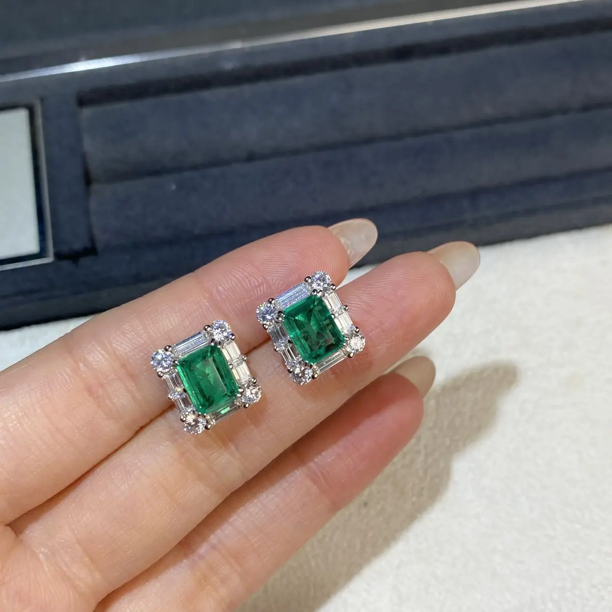 

Серьги из чистого серебра S925 с изумрудом, женские деревянные аксессуары с имитацией бриллиантов из хлопковой шерсти, которые не выцветают