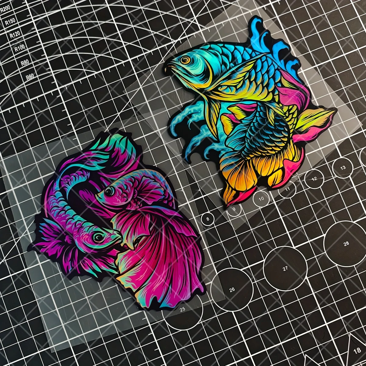 

2D-наклейка с рыбой кои, дизайн на удачу, самоклеящаяся водонепроницаемая виниловая наклейка для автомобилей, мотоциклов, ноутбуков и гладких поверхностей